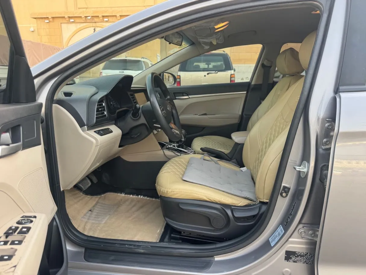 Car image 11