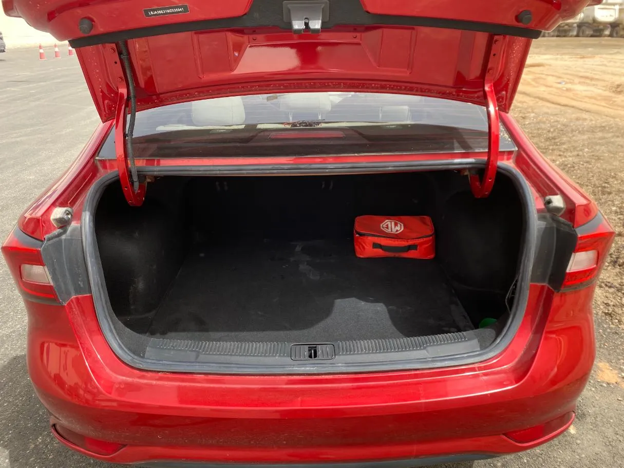 Car image 15