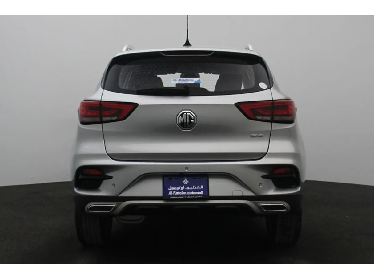 Car image 12