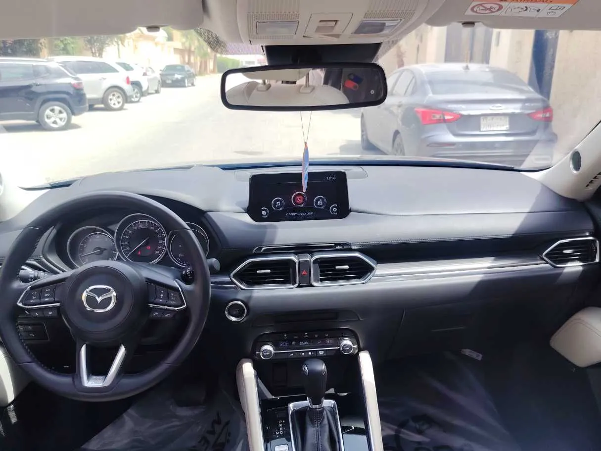 Car image 18