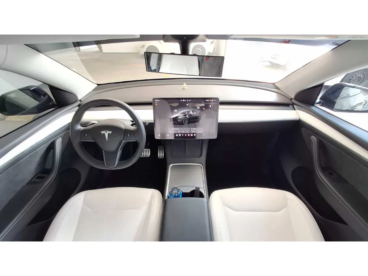 Car image 18