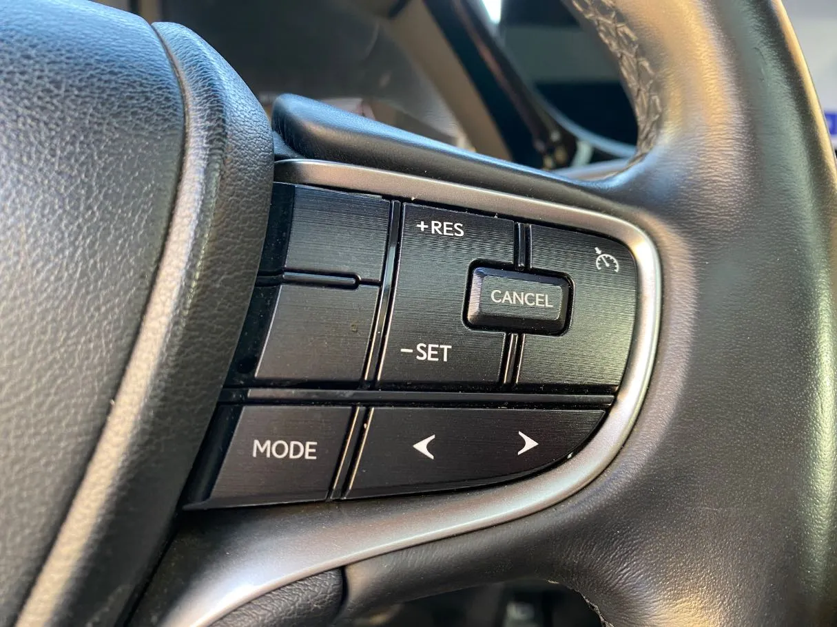 Car image 24
