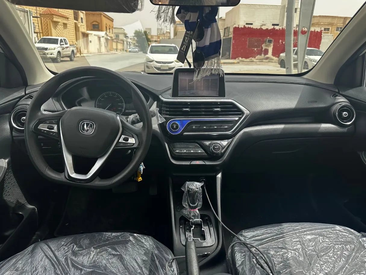 Car image 18