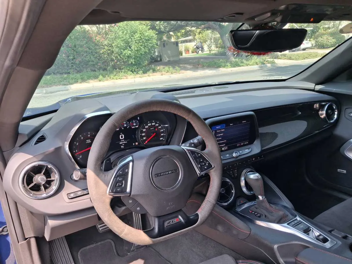 Car image 11