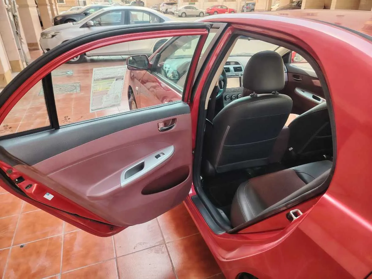 Car image 17