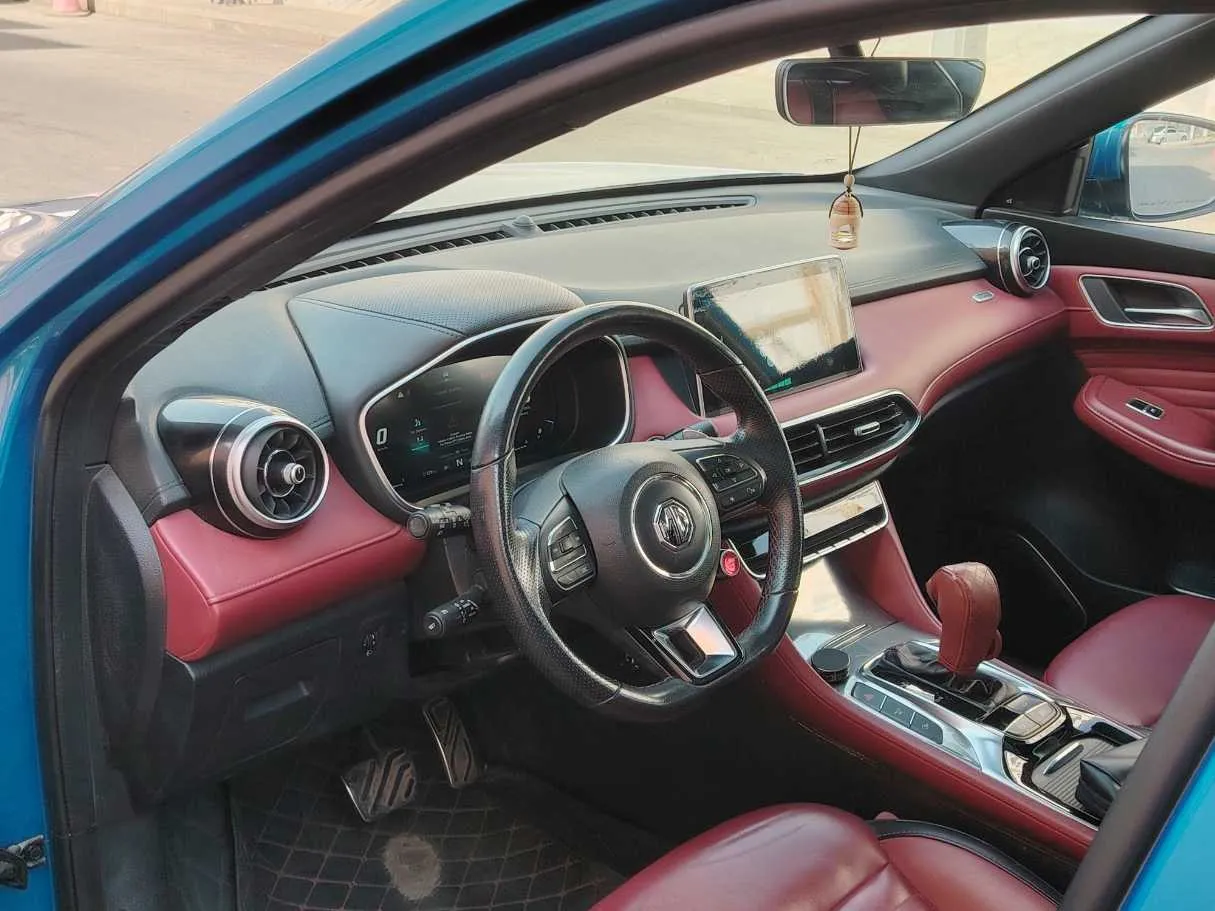 Car image 12