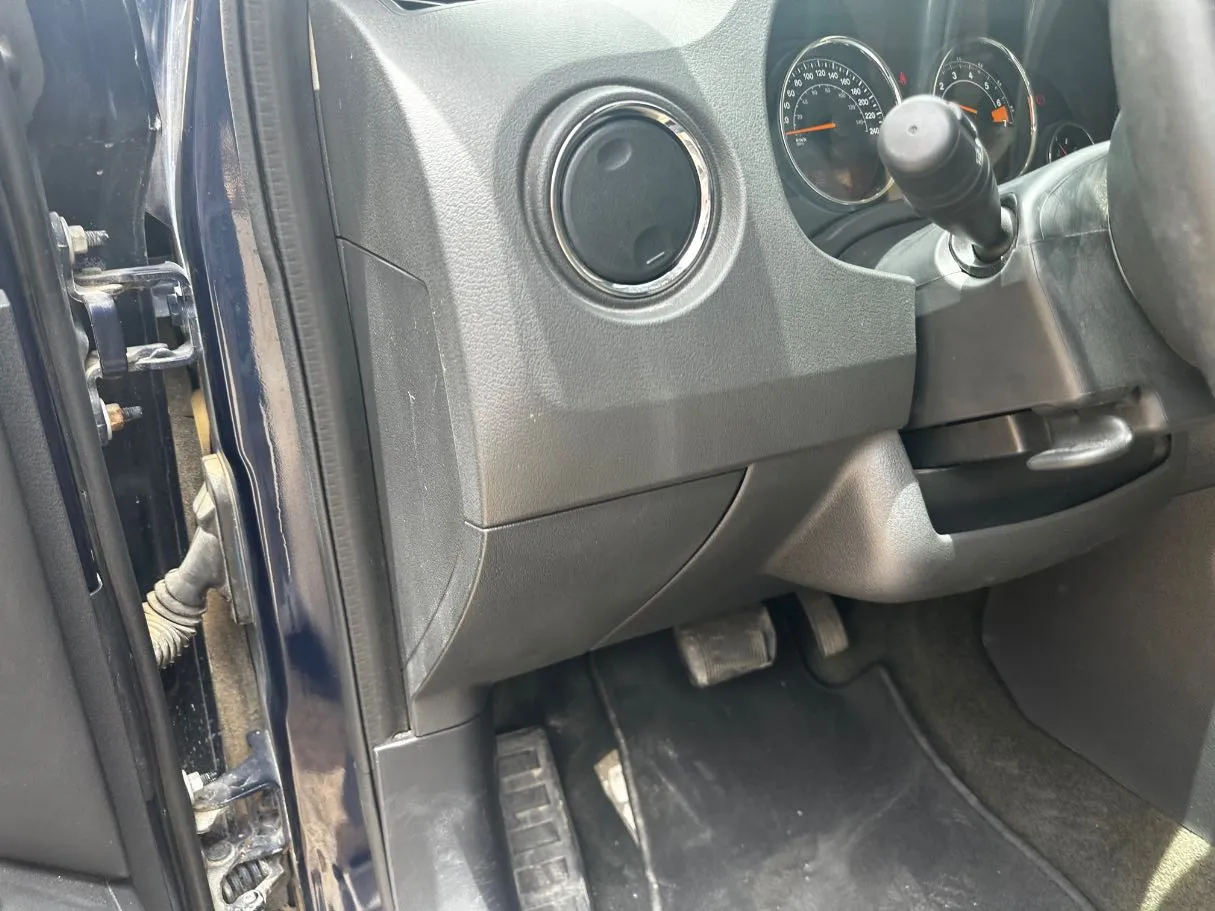Car image 27