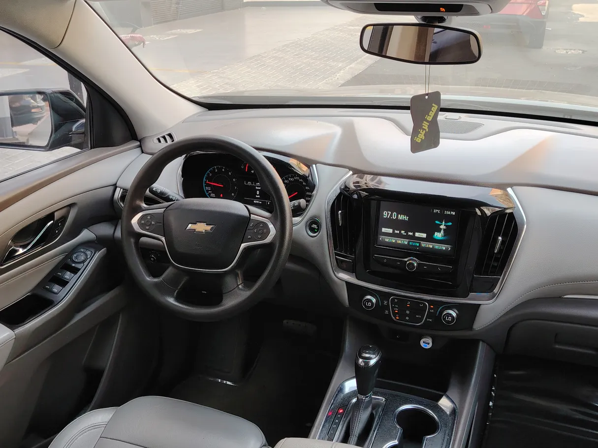 Car image 23