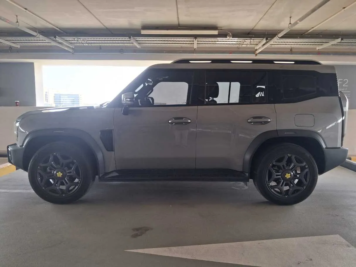 Car image 4