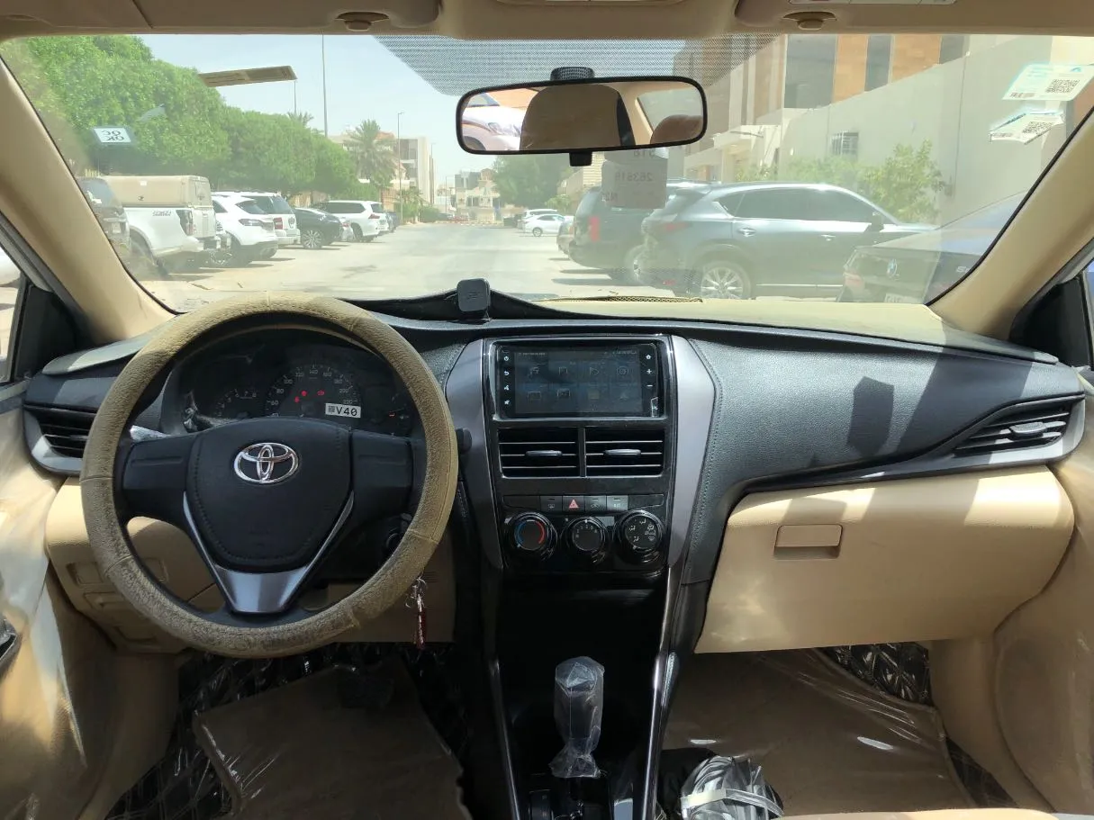 Car image 16