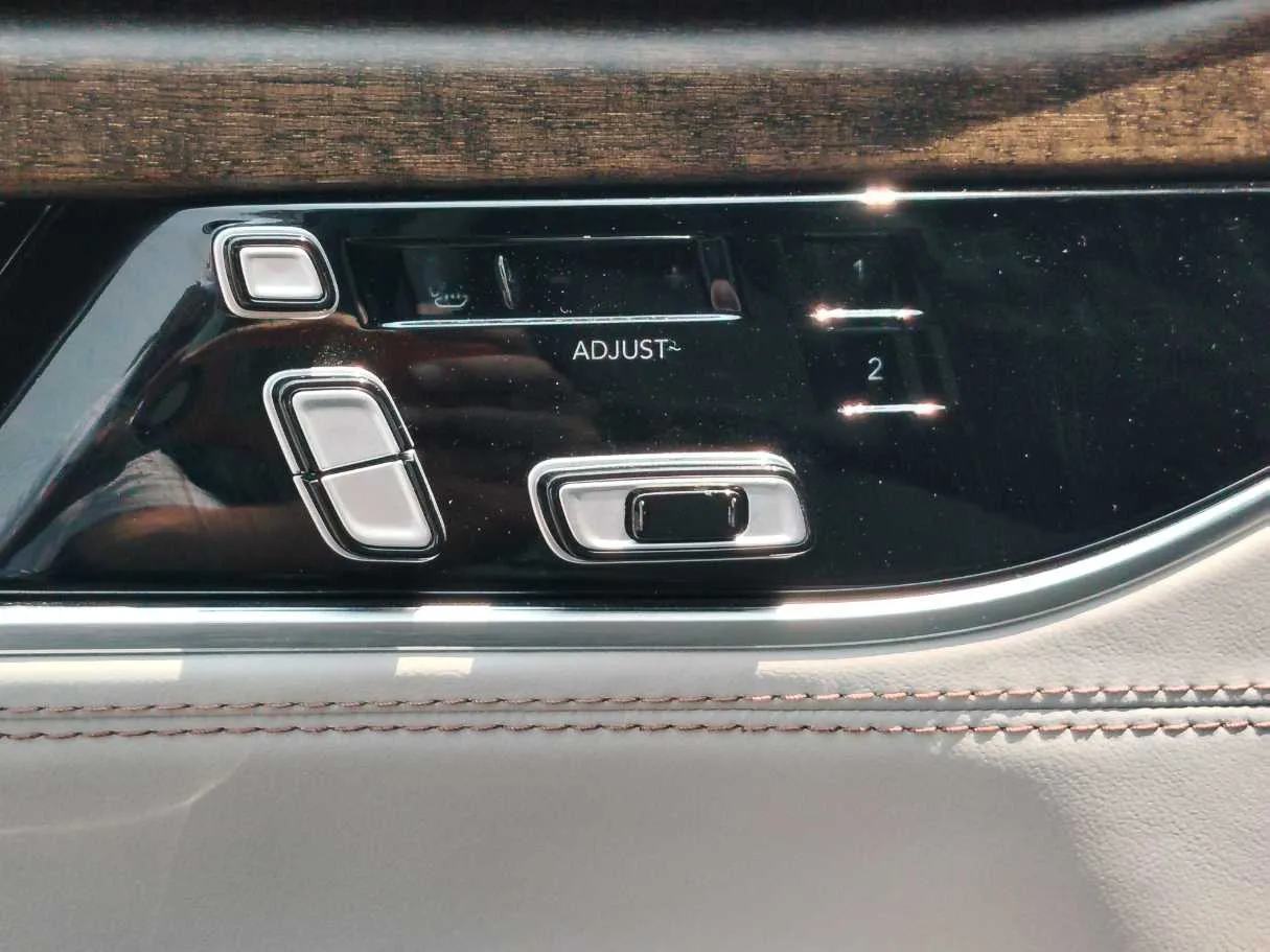 Car image 38