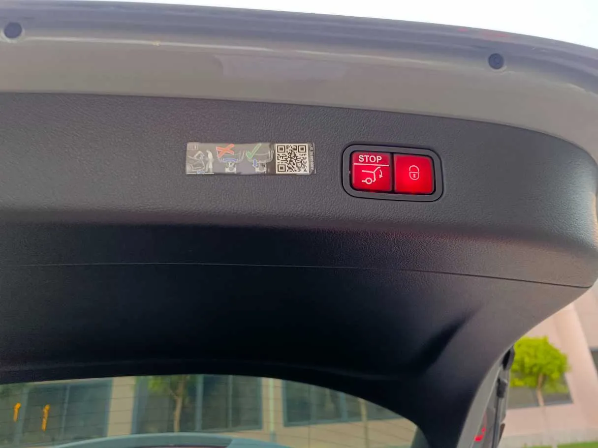 Car image 30