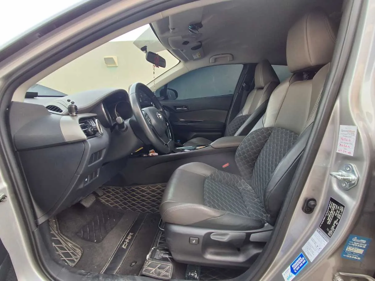 Car image 12