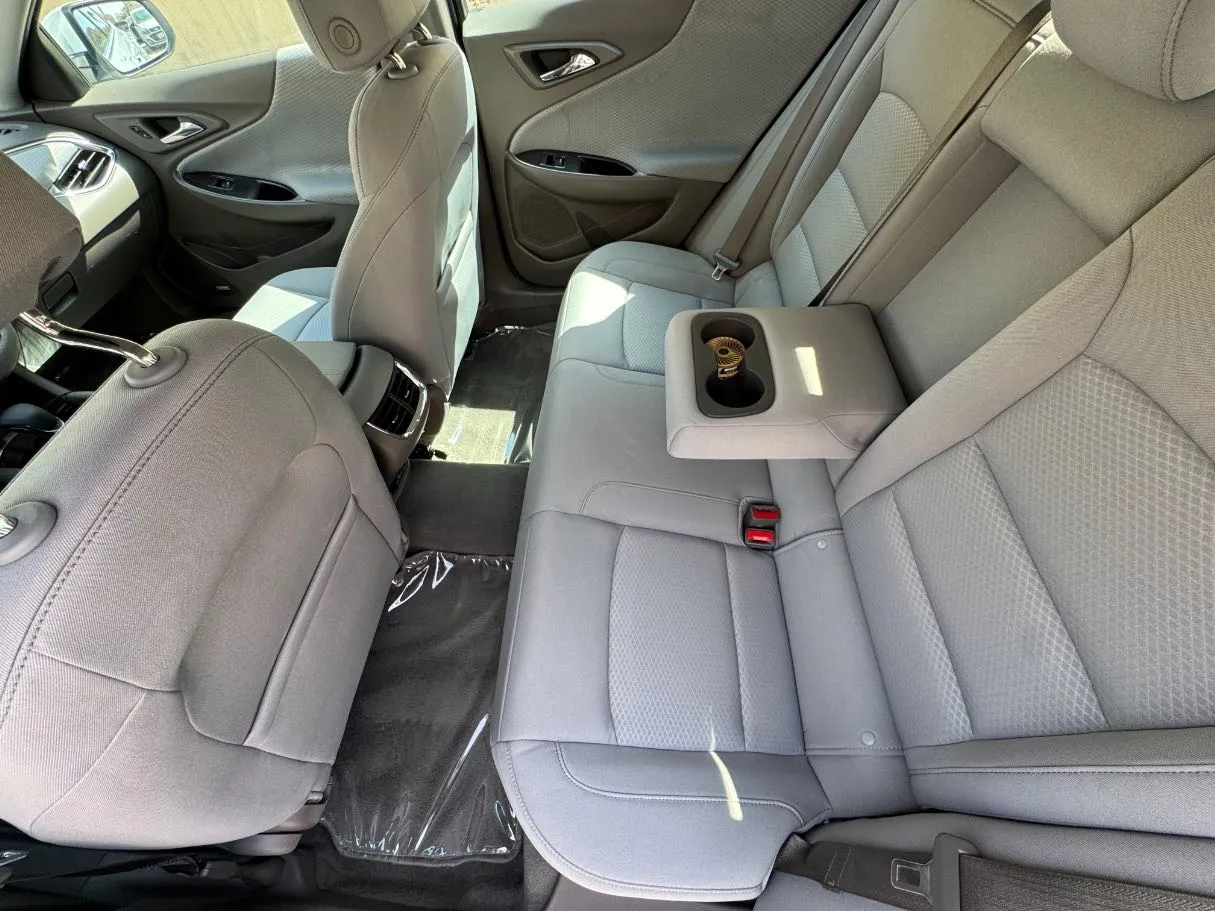 Car image 24