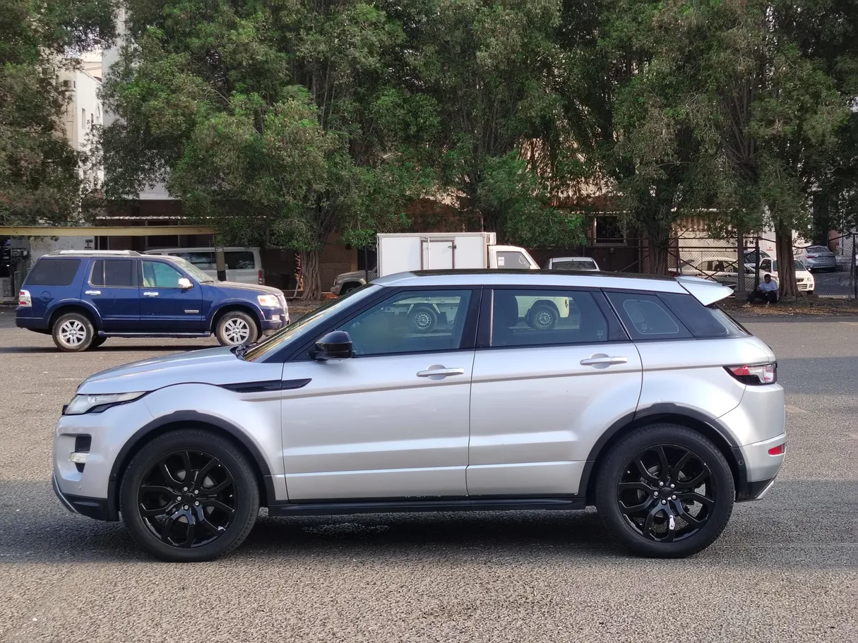 Car image 8