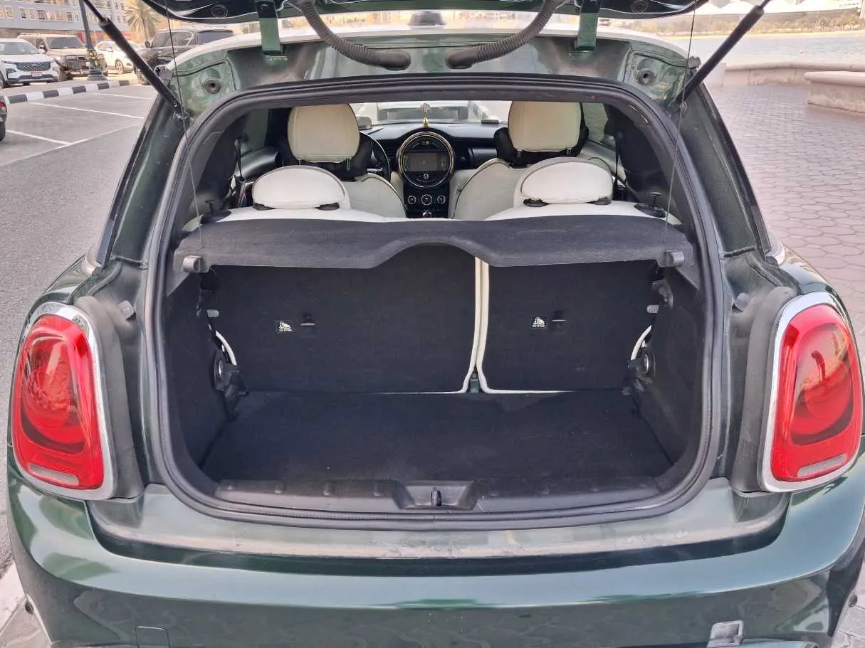 Car image 18