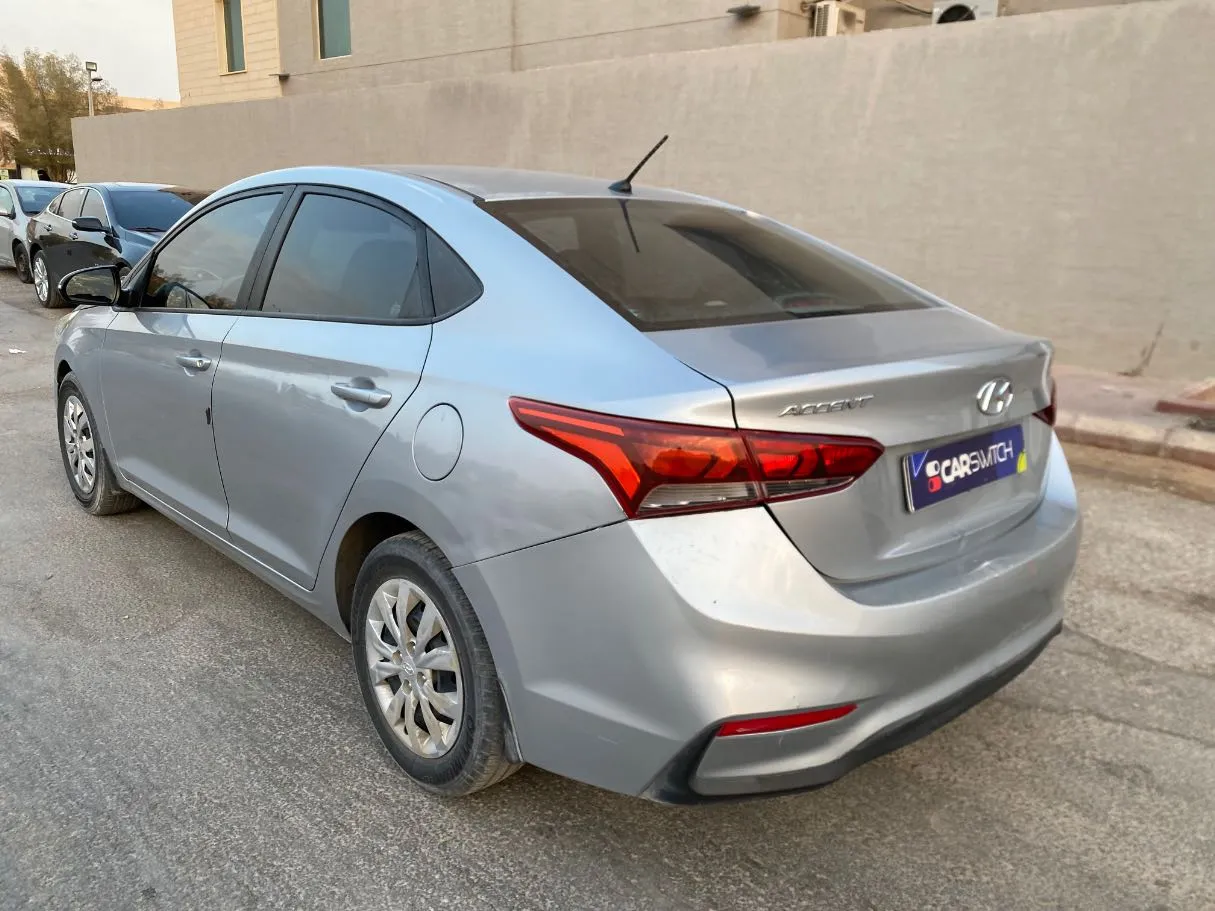 Car image 7