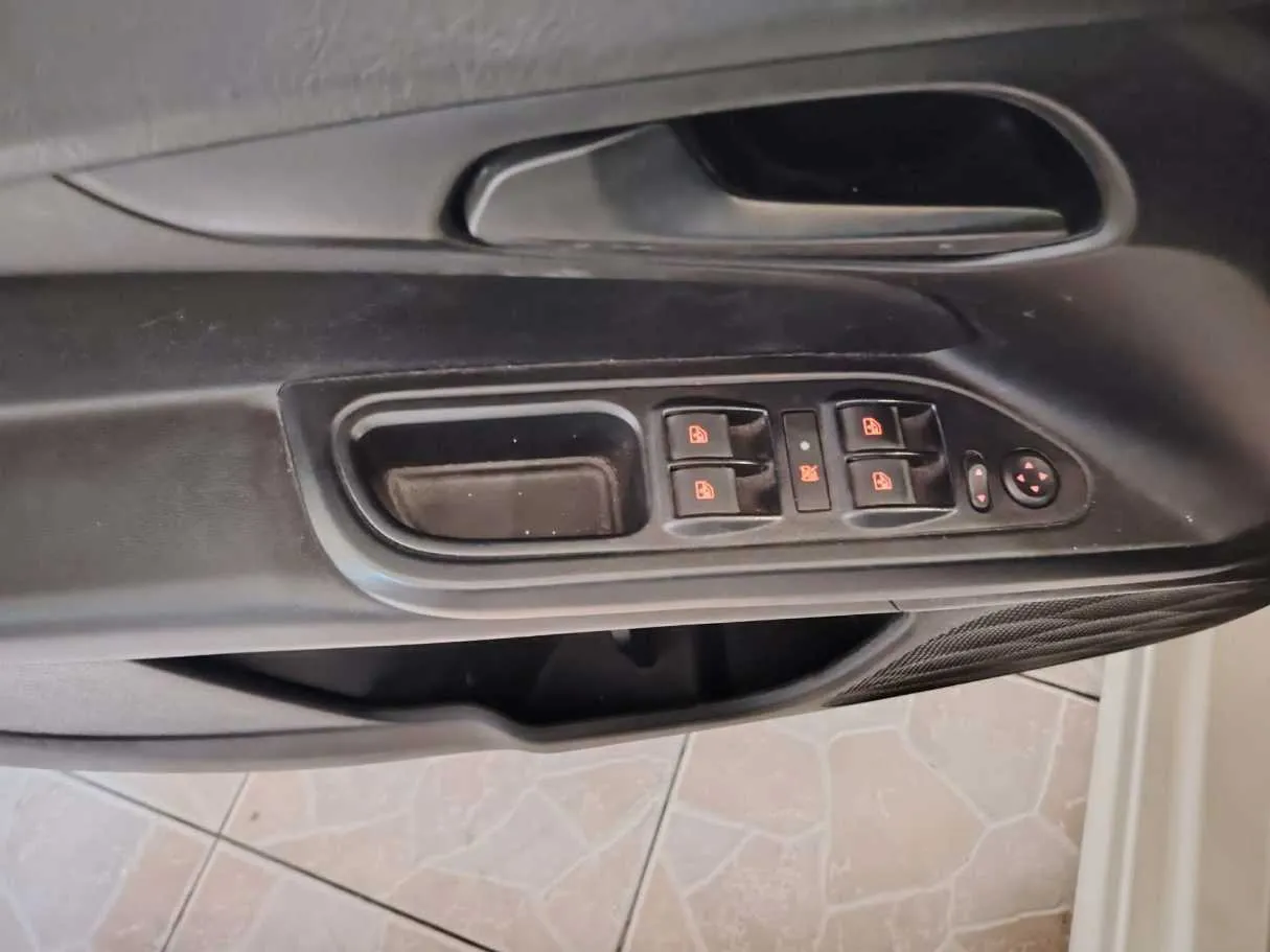 Car image 29