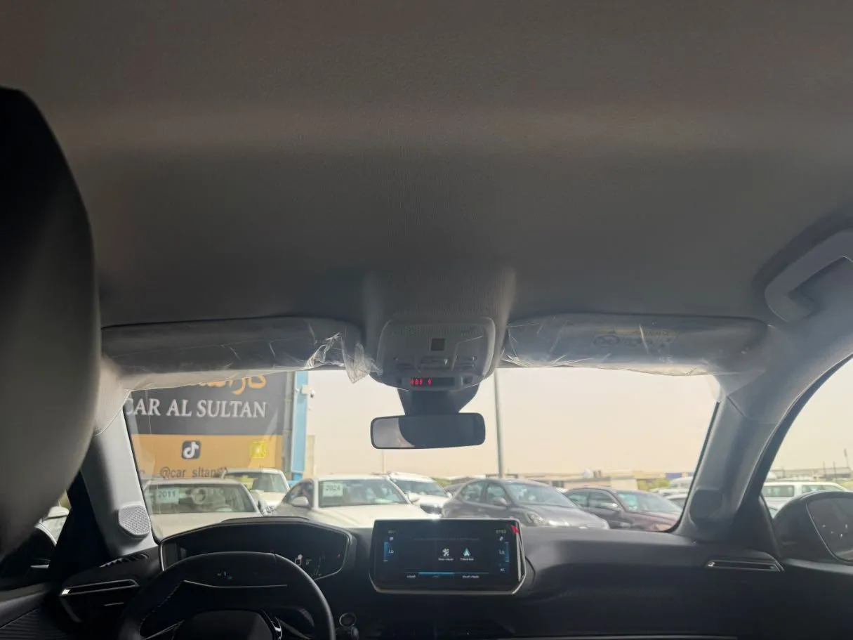 Car image 16