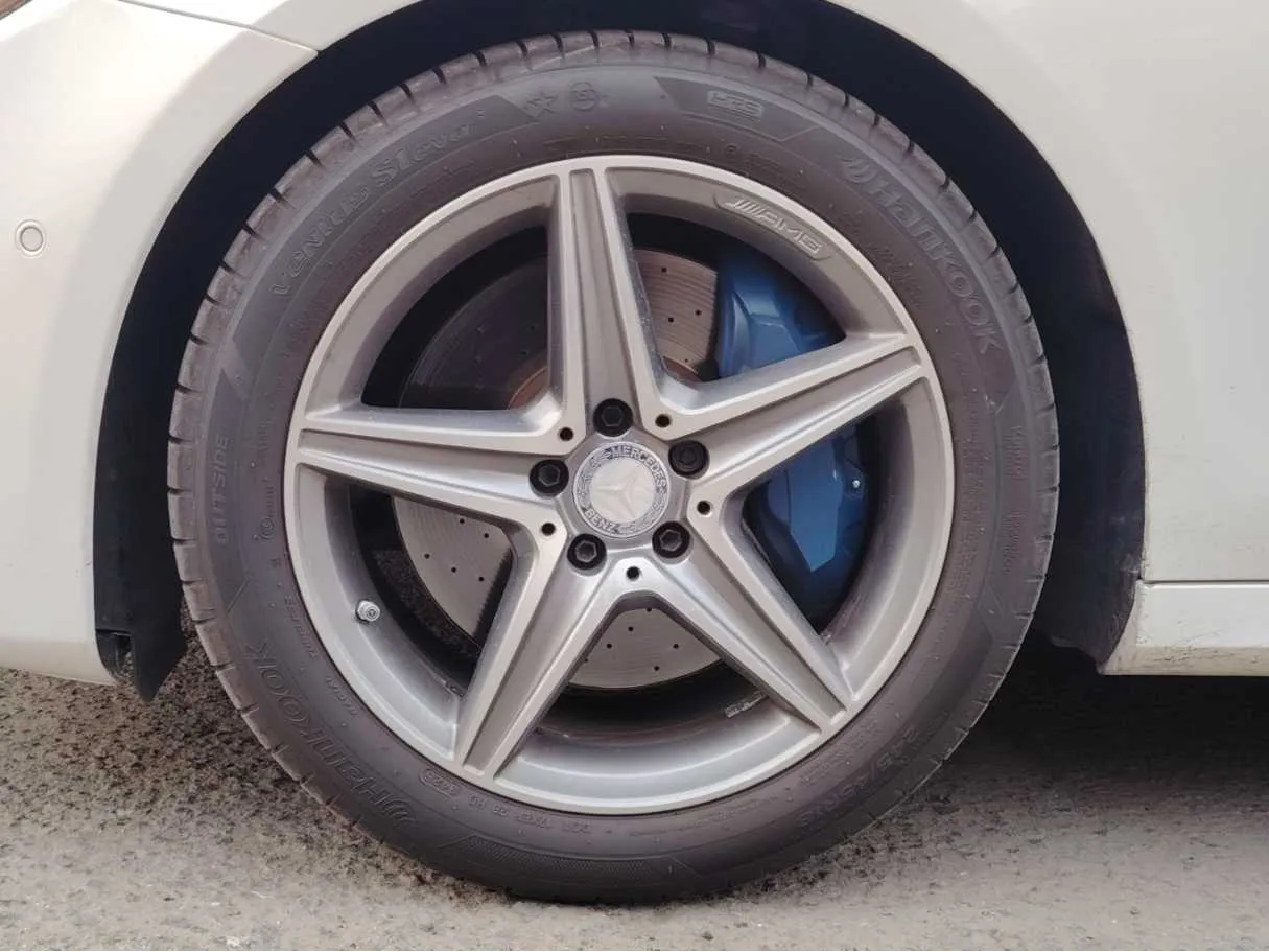 Car image 10