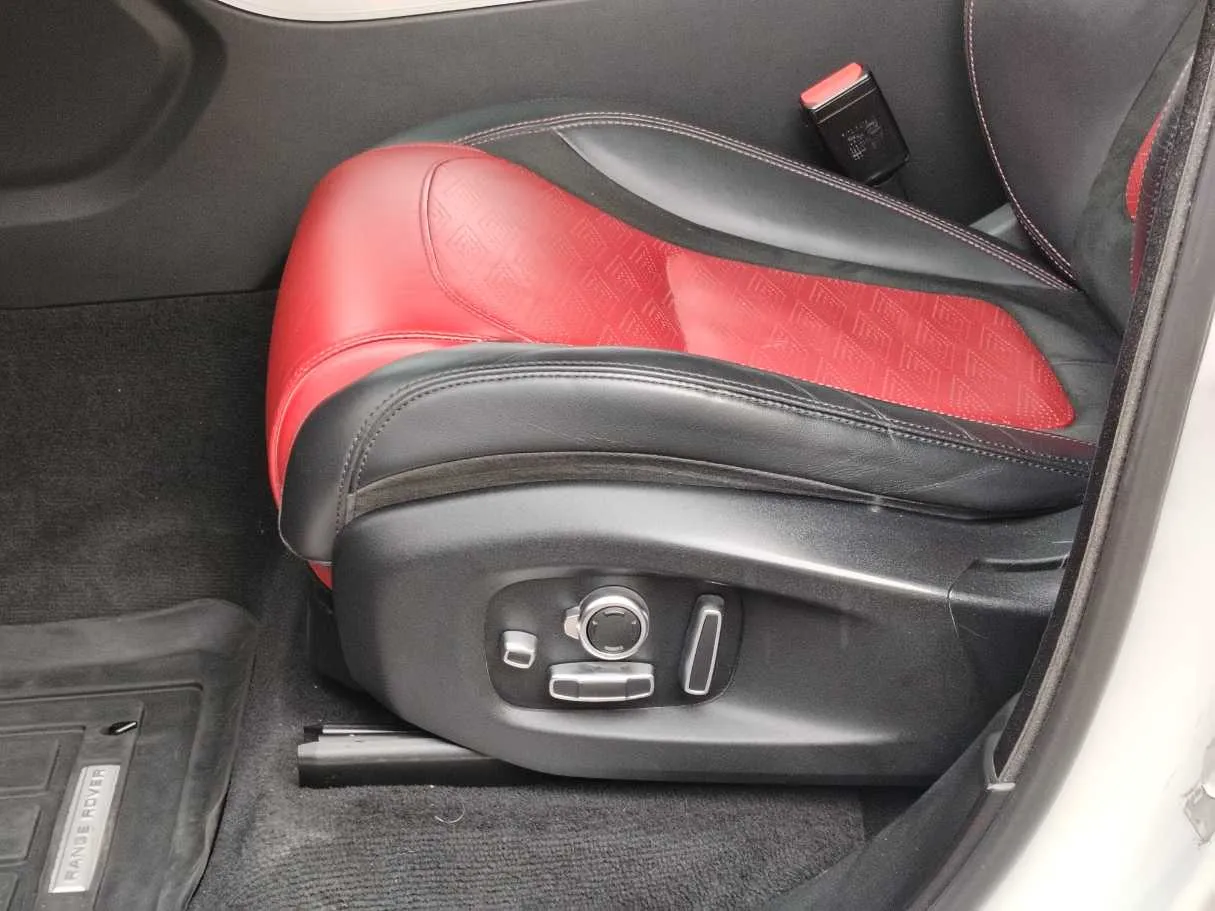 Car image 40
