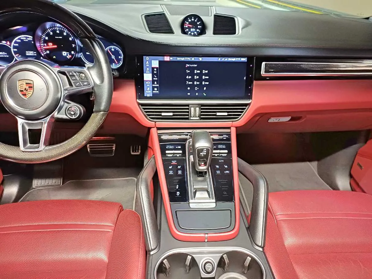 Car image 18