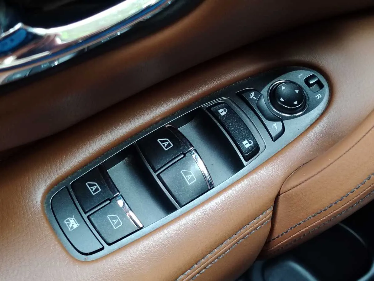 Car image 34