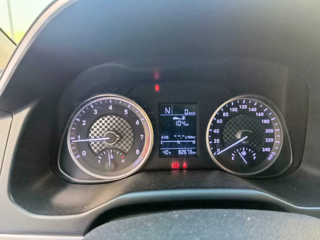 Car image 25