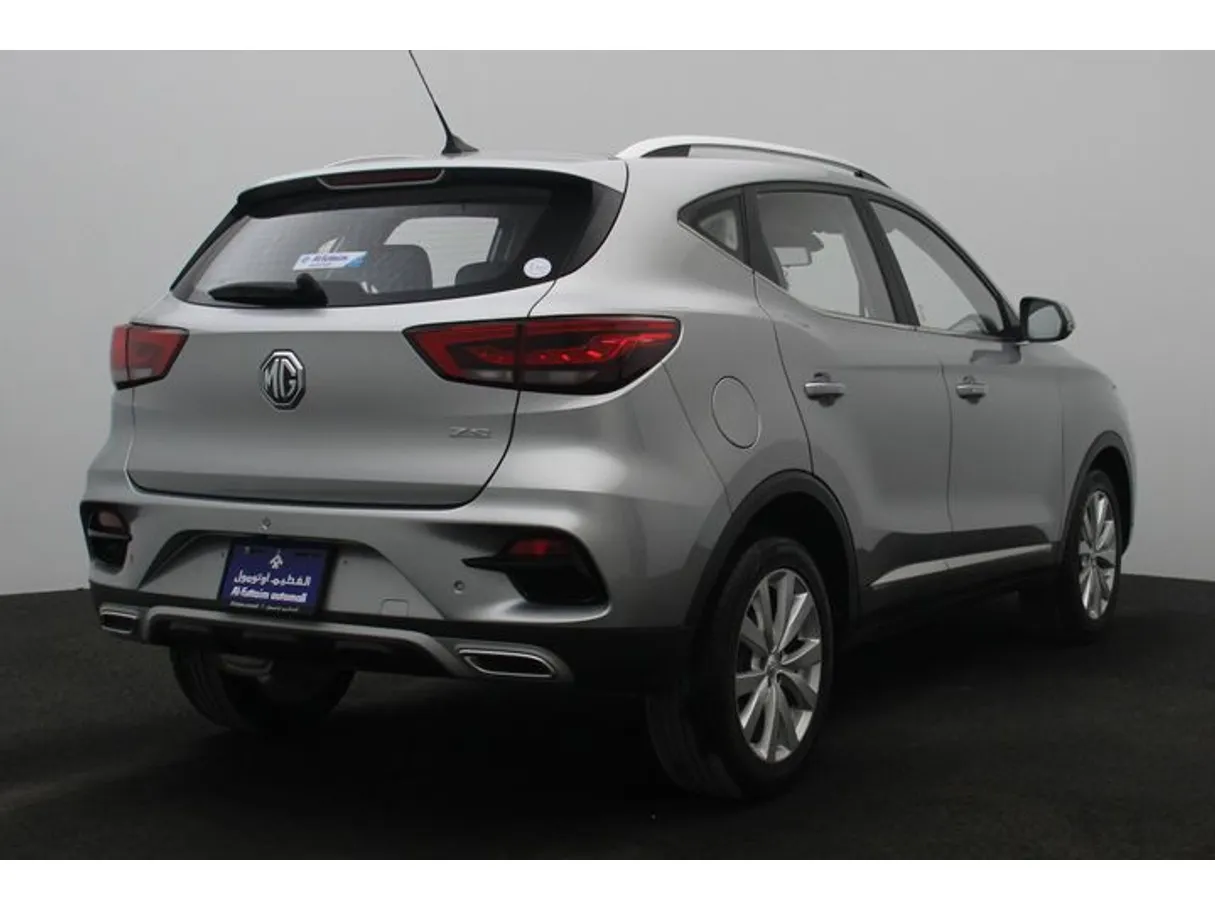 Car image 2