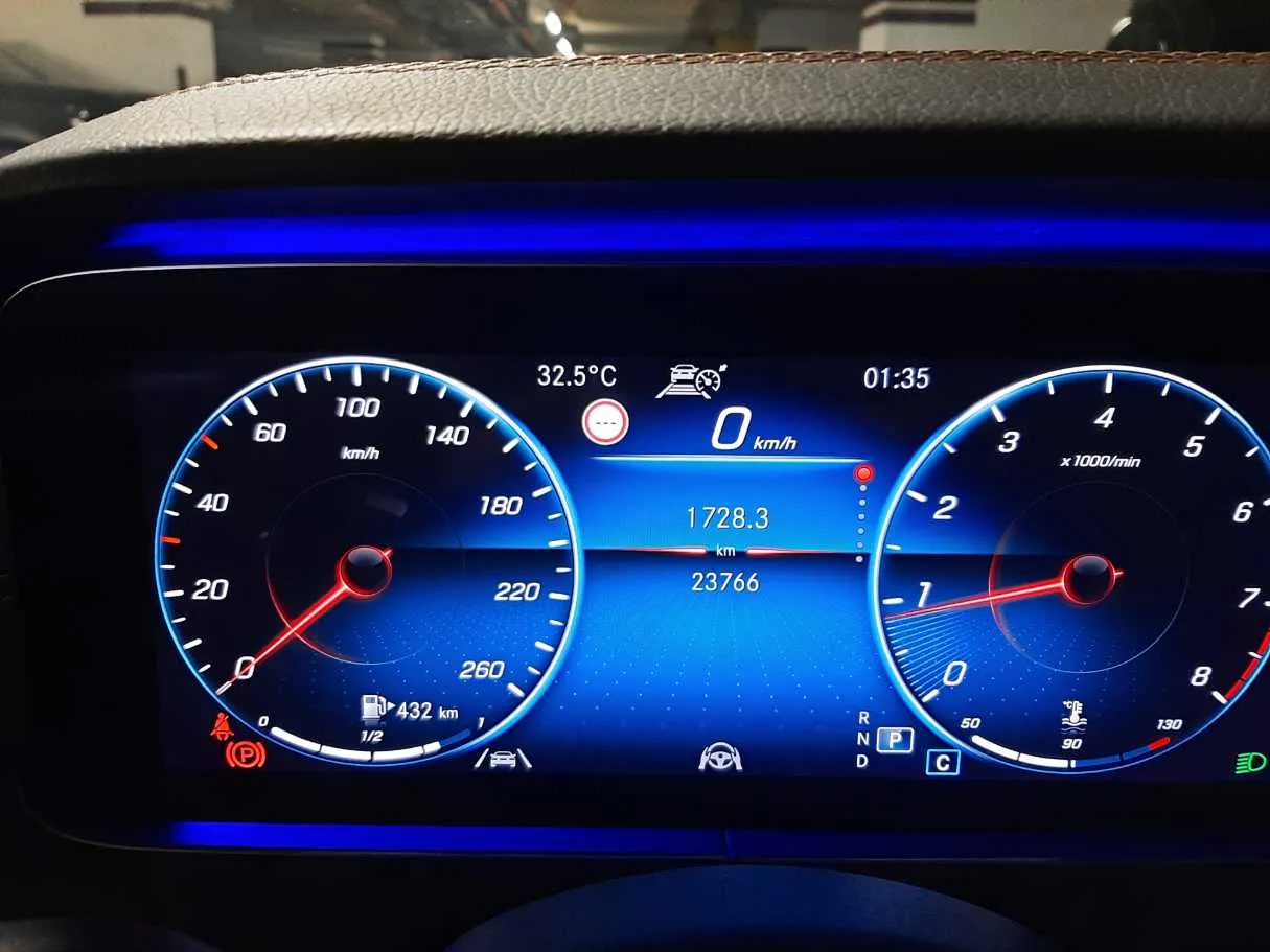 Car image 18