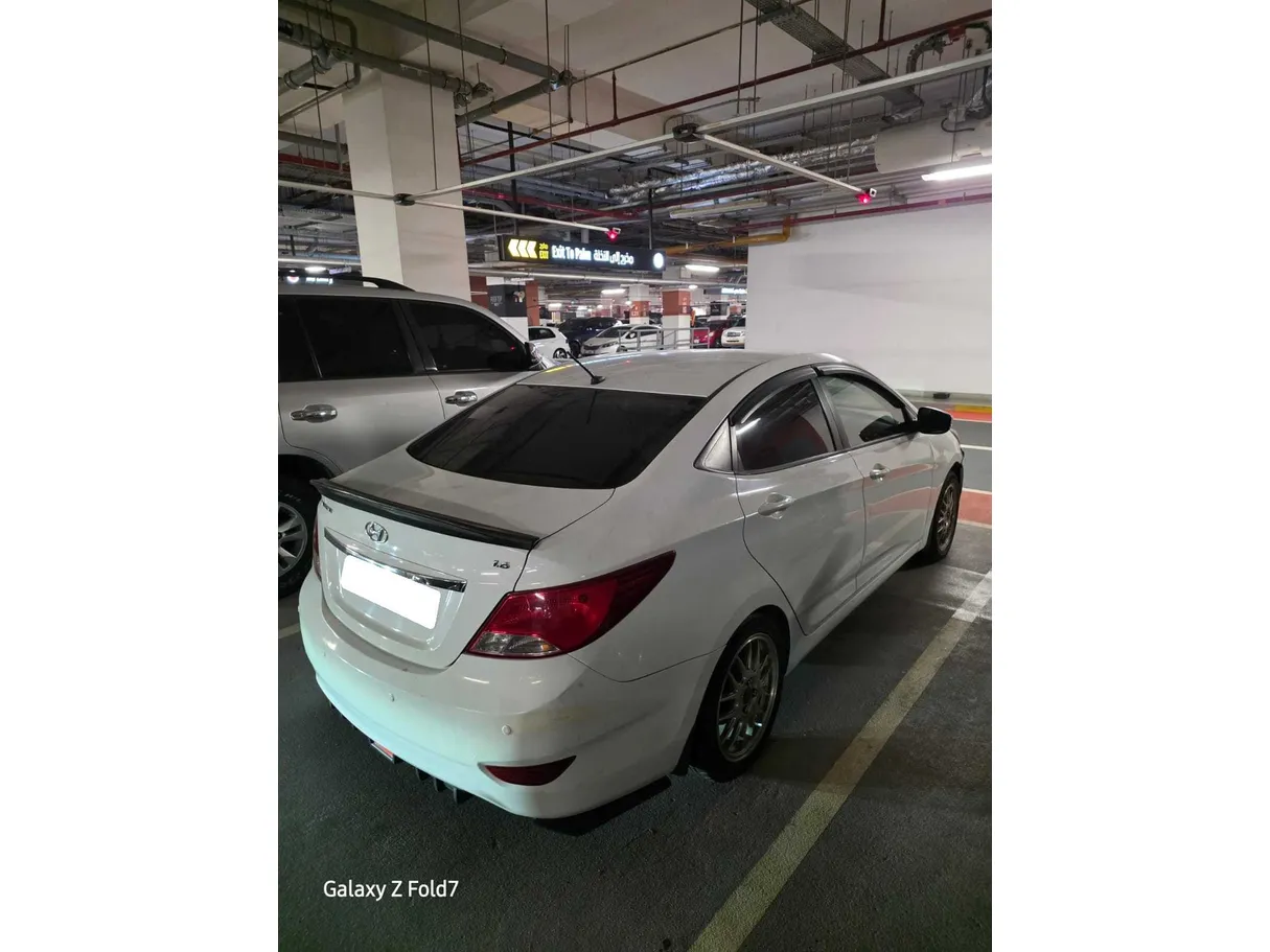 Car image 5