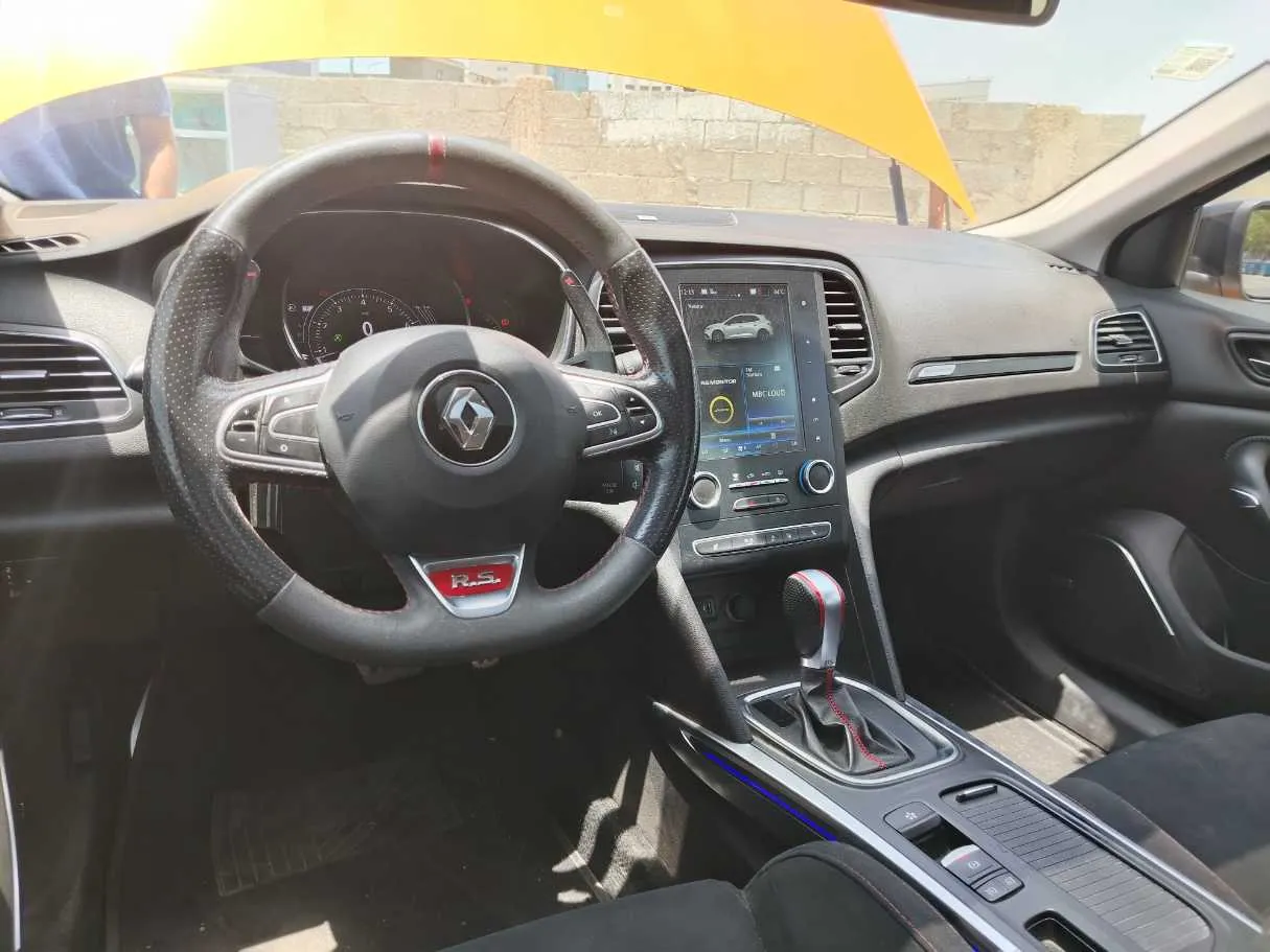Car image 25