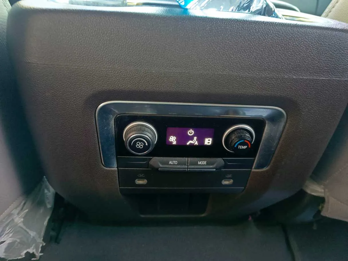 Car image 34