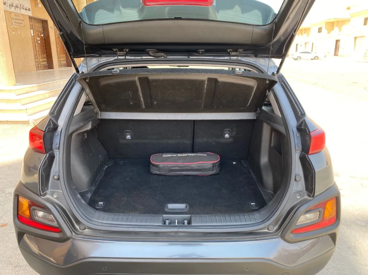 Car image 18