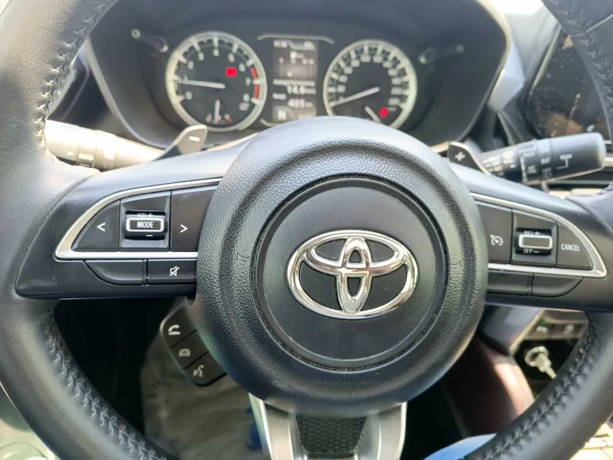 Car image 21