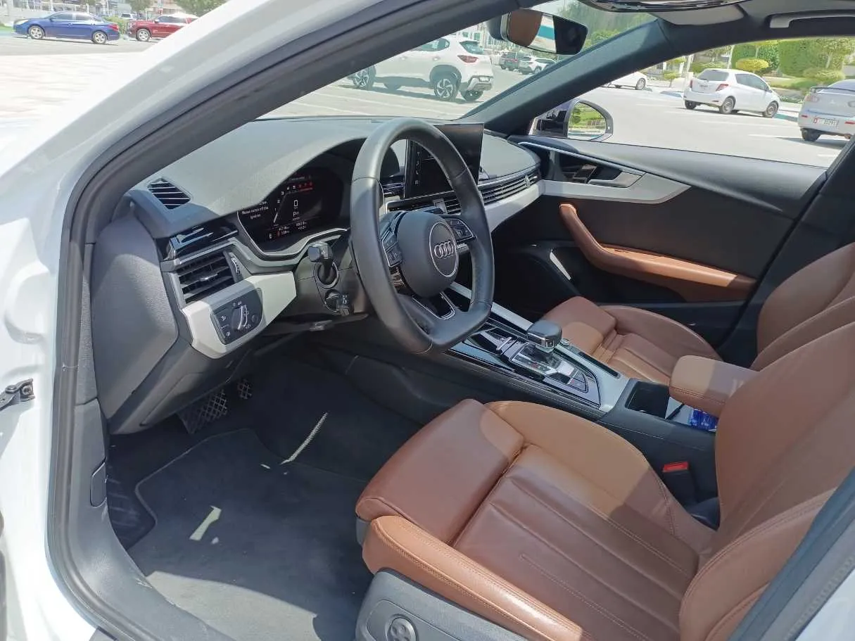 Car image 11