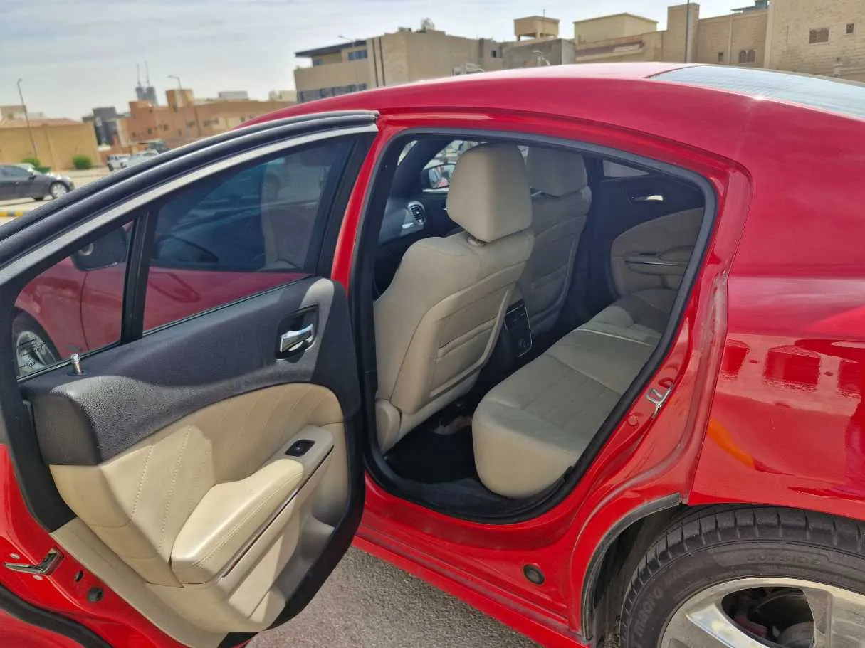 Car image 13