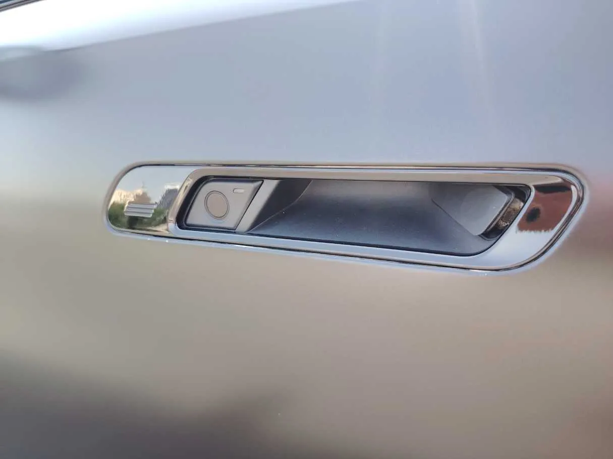 Car image 34