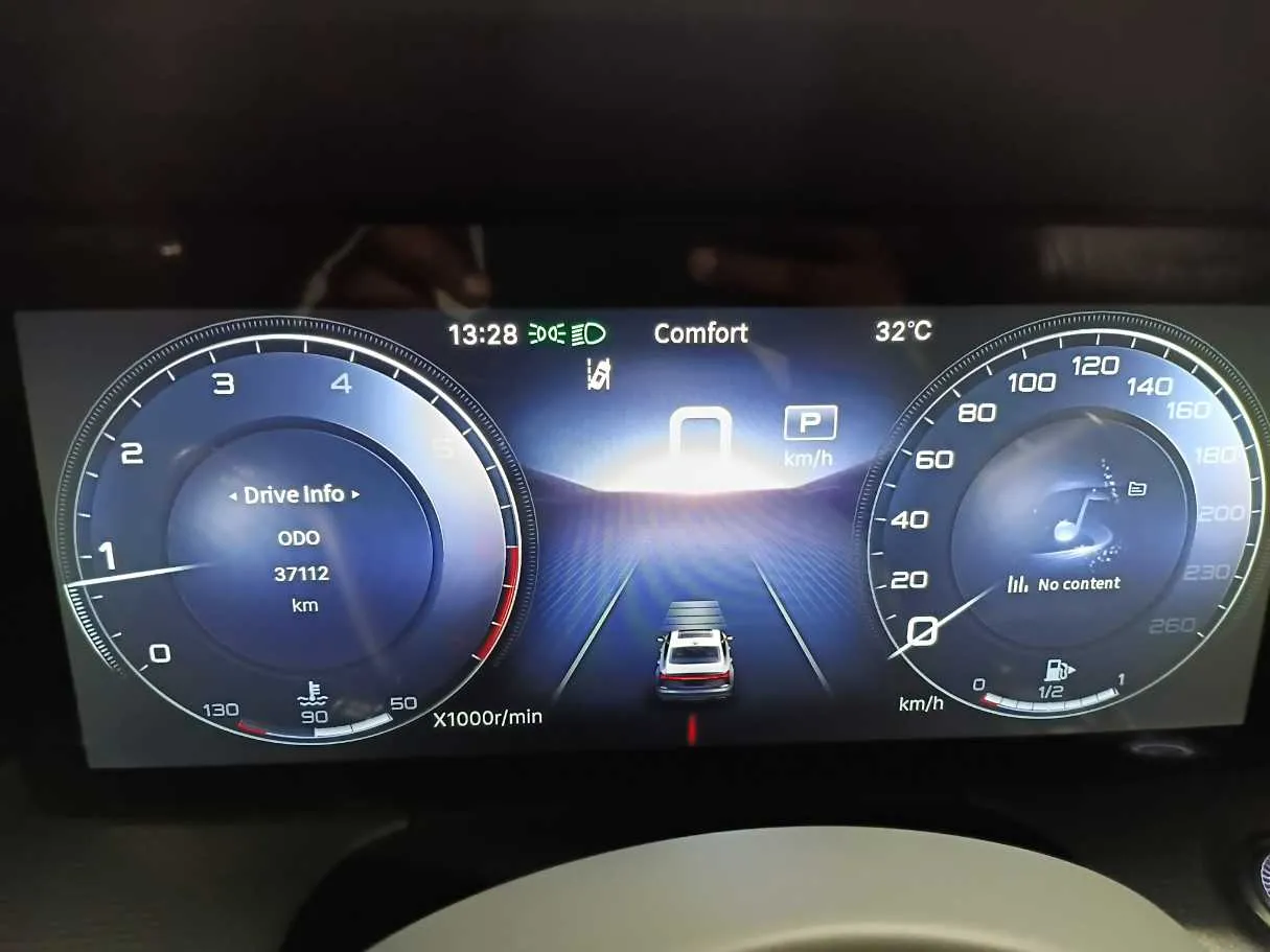 Car image 18