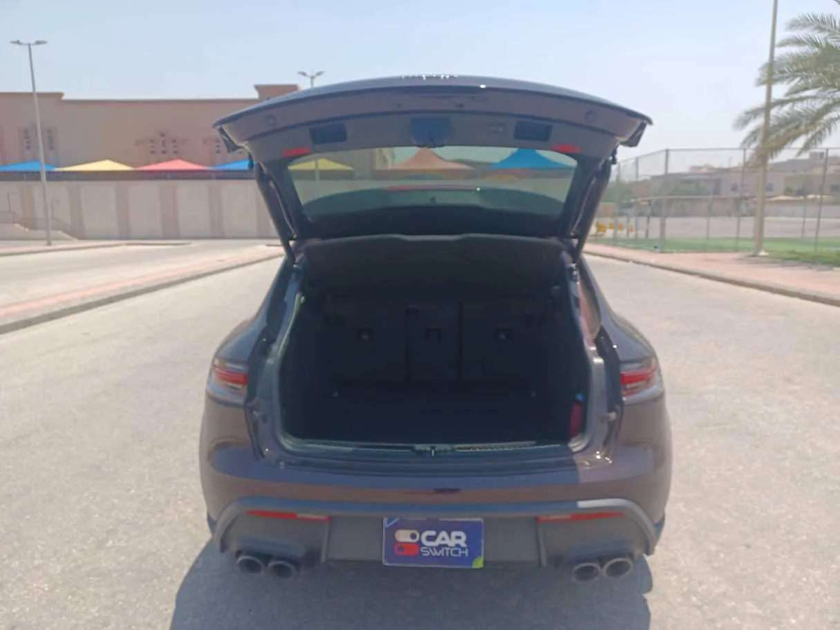 Car image 18