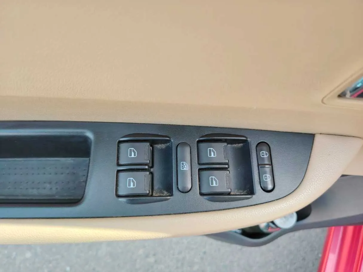 Car image 37