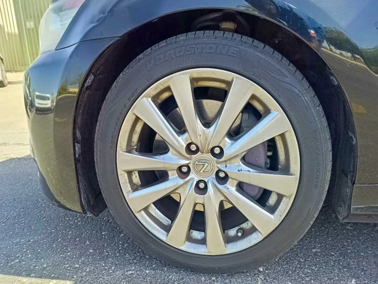 Car image 10