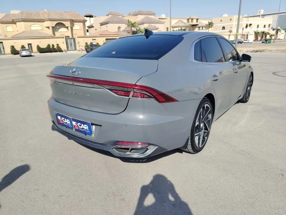 Car image 5