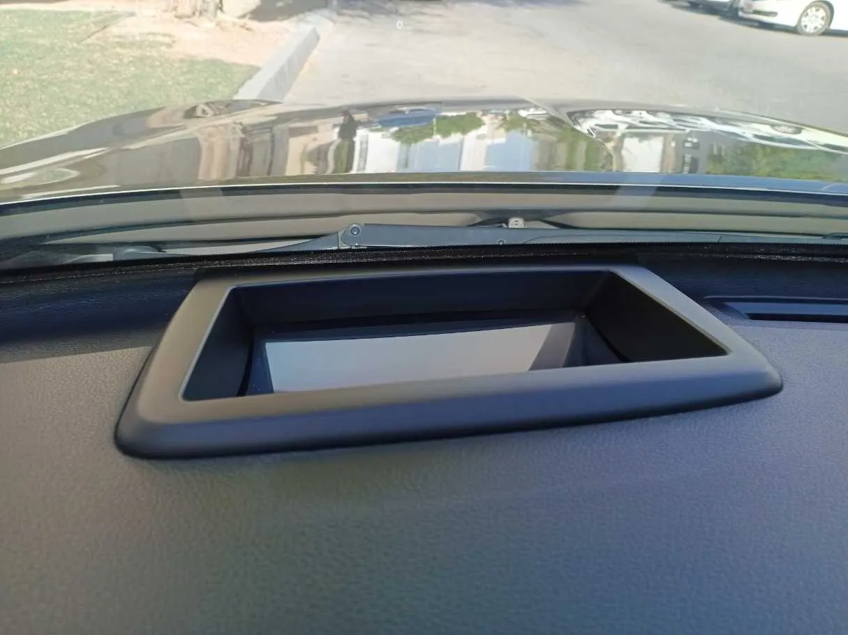 Car image 25