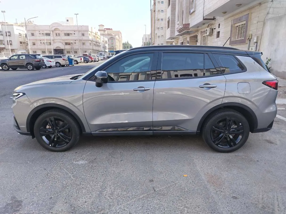 Car image 8