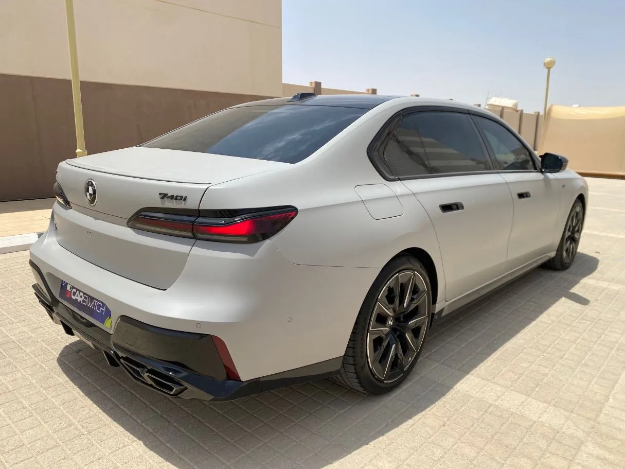 Car image 5