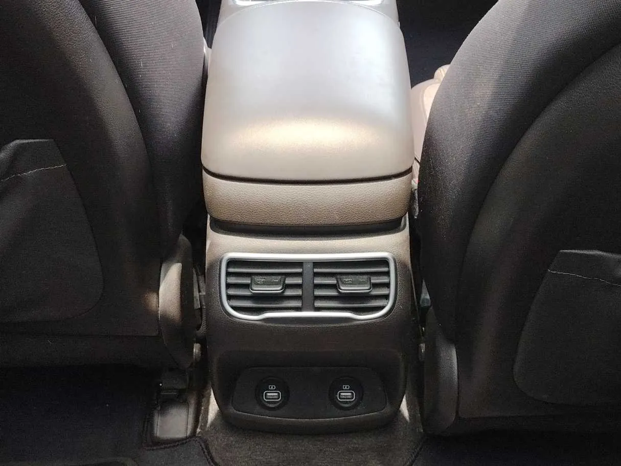 Car image 38