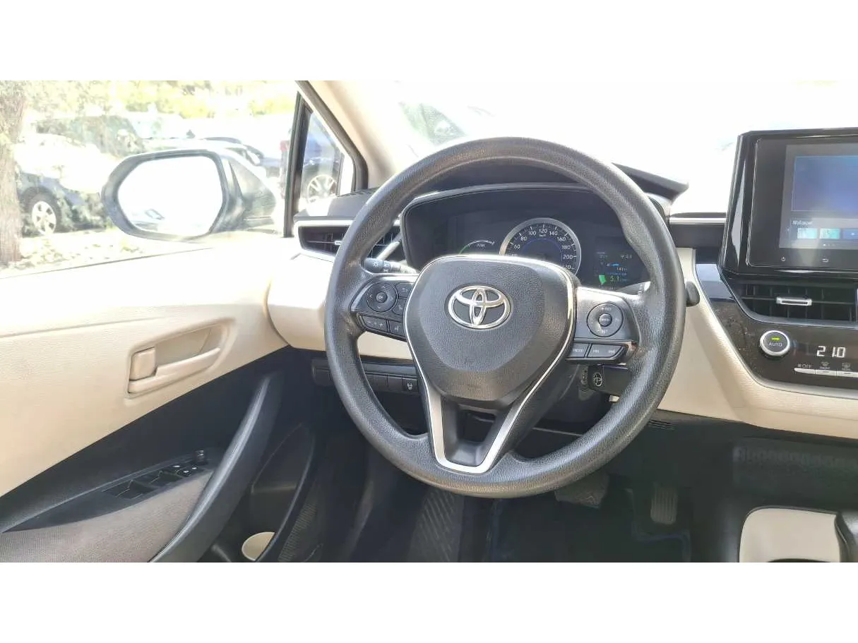 Car image 15