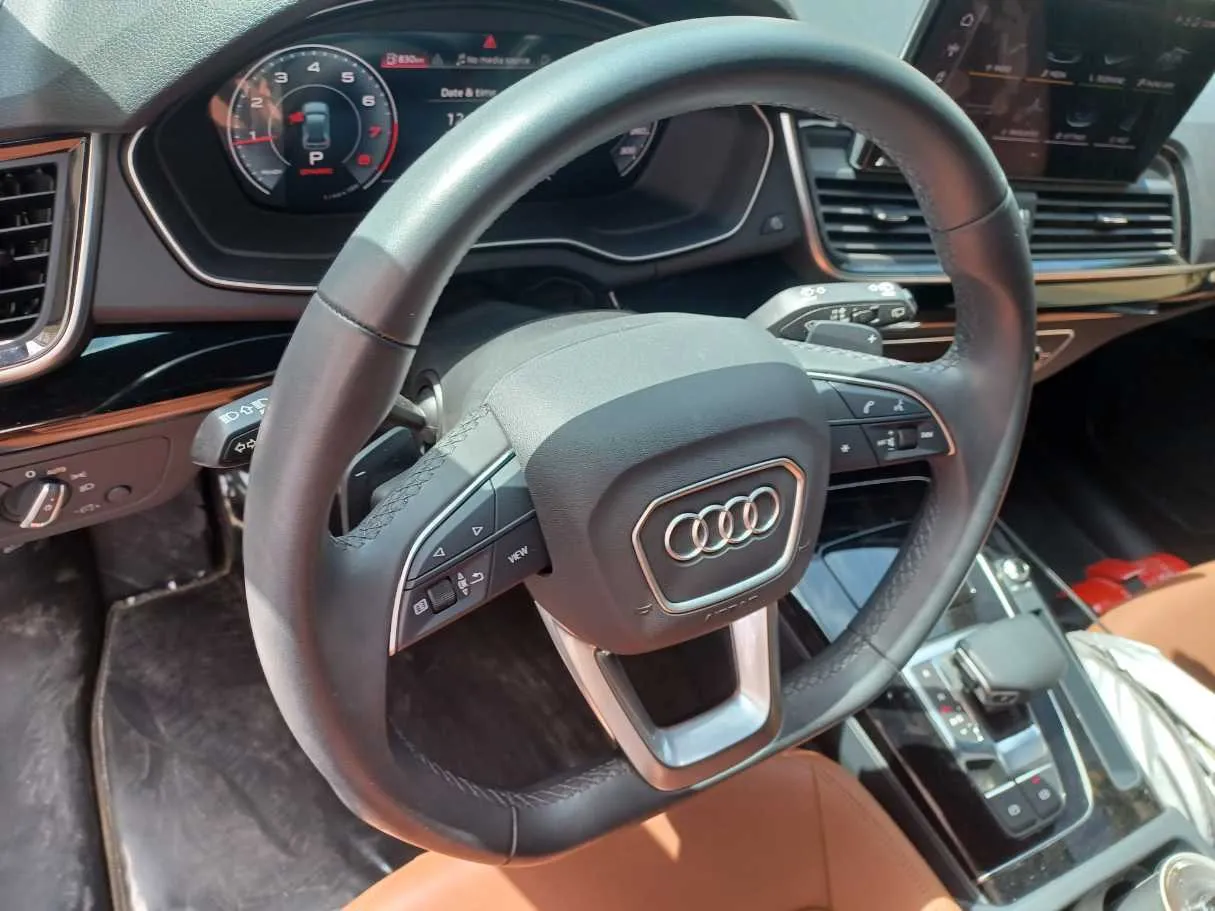 Car image 19