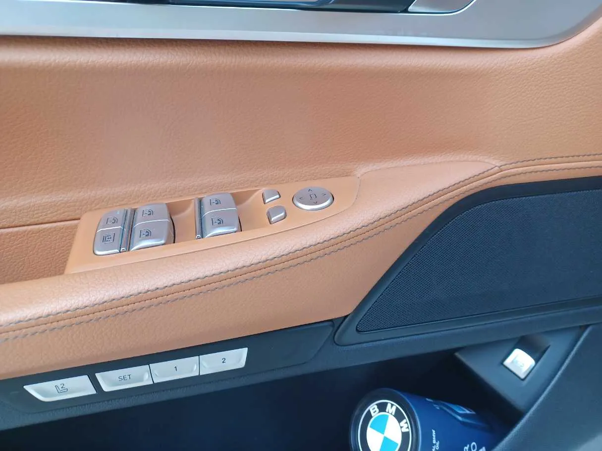 Car image 24
